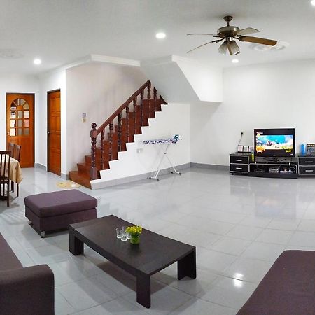 Victoria Homestay Sibu - Next To Shopping Complex & Large Car Park Area With Autogate Exteriér fotografie