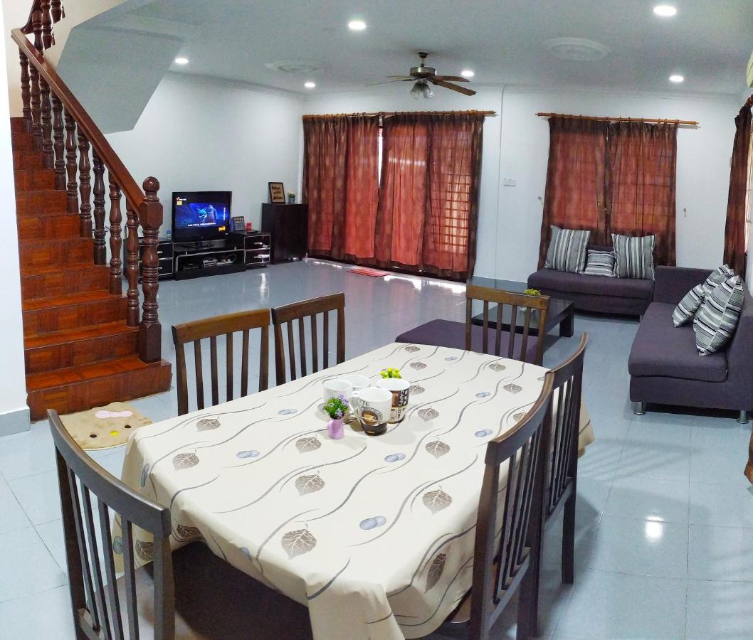Victoria Homestay Sibu - Next To Shopping Complex & Large Car Park Area With Autogate Exteriér fotografie